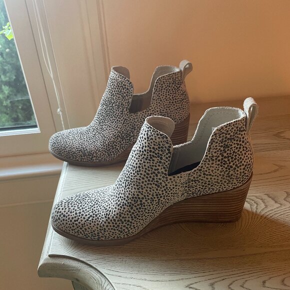 TOMS Women’s Kallie Pull-up Ankle Boots Macadamia Mini Cheetah Printed Suede - Picture 4 of 7